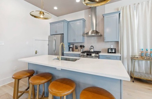 Bayou St. John Casa | Artsy & Tropical Oasis near FQ ~ Heated Pool ~ Pkg
