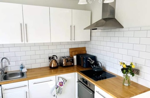 Richmond-upon-Thames Apartamento | Arty Boutique Apartment in Central Teddington