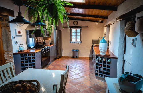 Talunga Cabaña | Arukah Cottage - 1860's 1- Bedroom Country Cottage Couples Retreat