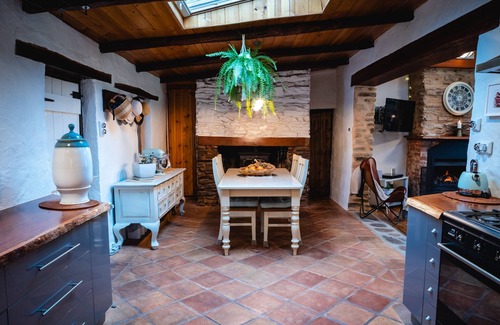 Talunga Cabaña | Arukah Cottage - 1860's 1- Bedroom Country Cottage Couples Retreat