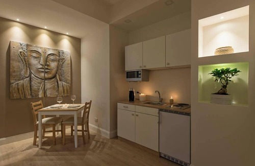 Universita Apartamento | Aruna Suites