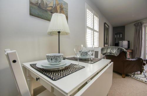 Kemptown Casa | Arundel Mews - Parking - by Brighton Holiday Lets