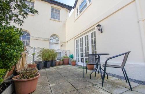 Kemptown Casa | Arundel Mews - Parking - by Brighton Holiday Lets
