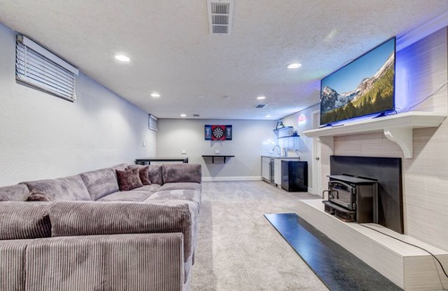 Allendale Area Casa | Arvada Oasis + New Hot Tub Sleeps up to 16 with 6 Cozy Beds!!