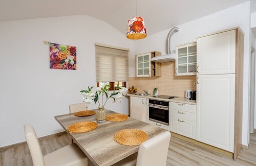 Lazi Apartamento | Arvala Apartments - Deluxe apartment with side sea view