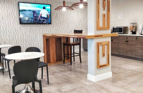 Irving Hotel | Arya Inn & Suites
