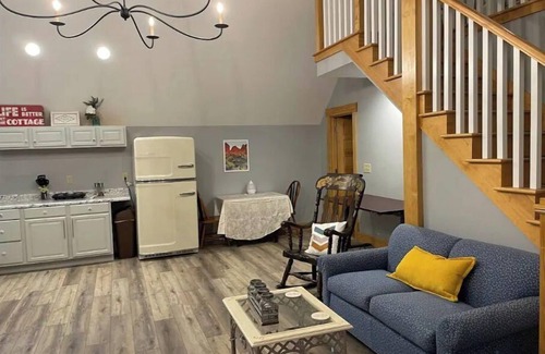 Greensboro Cabaña | Arya’s cottage and jacuzzi