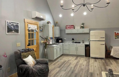 Greensboro Cabaña | Arya’s cottage and jacuzzi