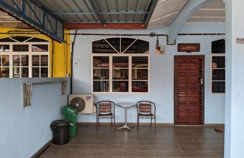 Alor Gajah Chalet De Esquí | Aryani Homestay