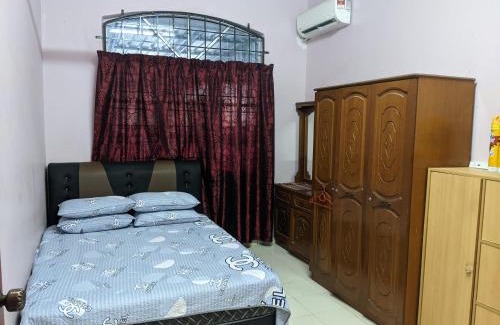Alor Gajah Chalet De Esquí | Aryani Homestay