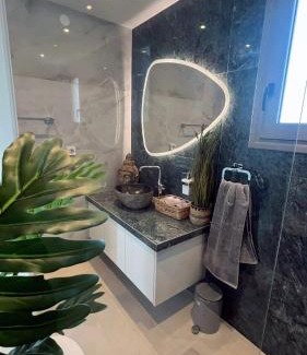 Archipolis Casa | ARYVE Townhouse Rhodos mit Akropolis- und Meerblick sowie Jacuzzi und tollen Sonnenterrassen und Garten