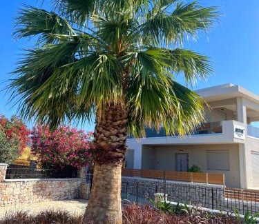 Archipolis Casa | ARYVE Townhouse Rhodos mit Akropolis- und Meerblick sowie Jacuzzi und tollen Sonnenterrassen und Garten
