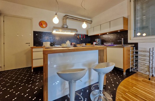Arzignano Apartamento | Arzignano Charm: Modern Home With Parking!