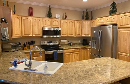 Sierra Pines Cabina | As featured on HGTV's Log Cabin Living!!