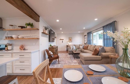 Norcross Casa | As Featured on Staycation TV, A House, Cottage, & Tiny Home in Downtown Norcross