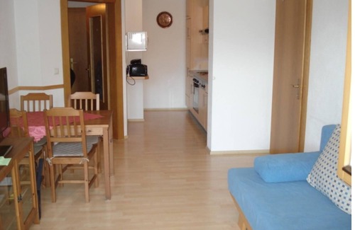 Stumm Apartamento | Como nuevos apartamentos en una ubicación central con vistas panorámicas y estacionamiento.