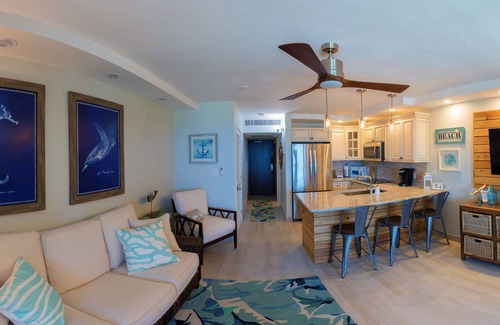 Red Hook Condominio | AS SEEN OH HGTV /FULLY RENOVATED BEACHFRONT DUPLEX VILLA. Located in building B.
