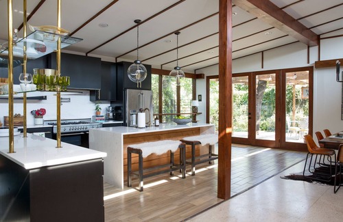 Mountainview Casa | Como se ve en Fixer Upper: ¡quédese en la fabulosa casa moderna Waco Mid Century!