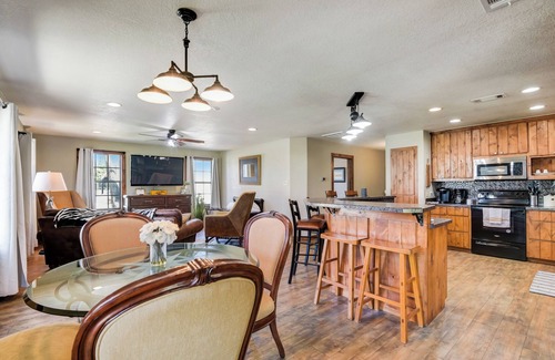 Van Alstyne Casa | As Seen on HGTV l Events Welcome l 18-Acre Ranch