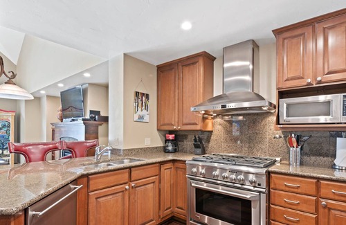 Avon Condominio | Ascent 415 - Amazing Top Floor Residence