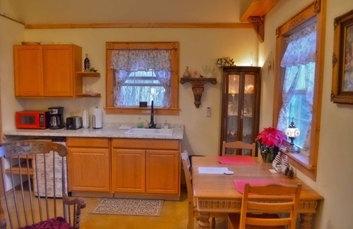 Fredericksburg Cabaña | Aschenputtel Cottage (#4)