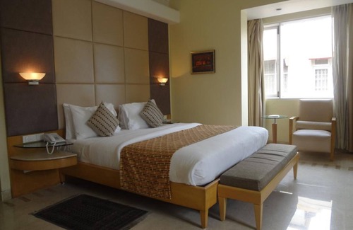 Wellington Pier Hotel | Ascot Hotel
