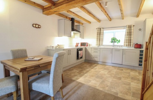 Overton-on-dee Cabaña | ASCOT, romantic, character holiday cottage in Ellesmere