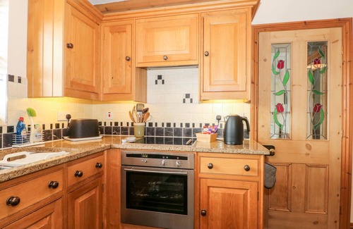 Holywell Cabaña | Ash Farm Cottage, CAERWYS