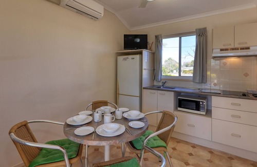 Karumba Hotel | Ash's Holiday Units & Cafe