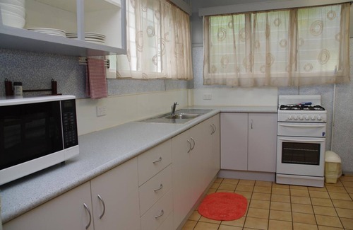 Karumba Hotel | Ash's Holiday Units & Cafe