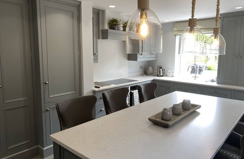 Seaview Casa | Ashburn lovely holiday home set in village with stunning garden