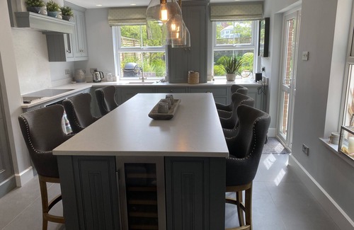 Seaview Casa | Ashburn lovely holiday home set in village with stunning garden
