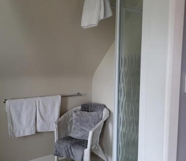 Keel Cabina | Ashbury House - Room Only