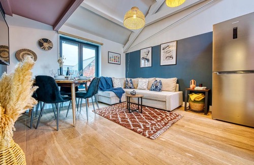 Cirencester Apartamento | Ashcroft Loft by Timeless Stays - Stunning 3 Bedroom, 2 bathrooms, Charming central apartment featuring a balcony