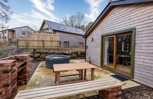 Farley Casa | Ashenhurst, woodland lodge with hot tub for 4