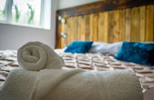 Farley Casa | Ashenhurst, woodland lodge with hot tub for 4