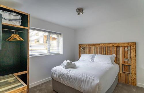 Farley Casa | Ashenhurst, woodland lodge with hot tub for 4