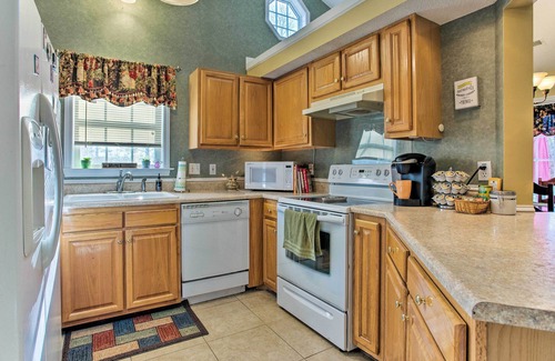 Fletcher Casa | ¡NUEVO! Asheville Area Home w / Patio-11 Mi a Biltmore