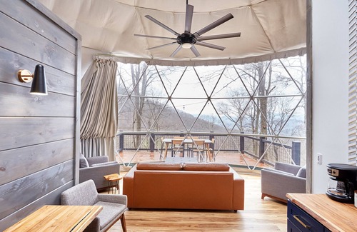 Canton Cabina | Asheville Dome Sleeps 6 + Hot Tub + Mountain View