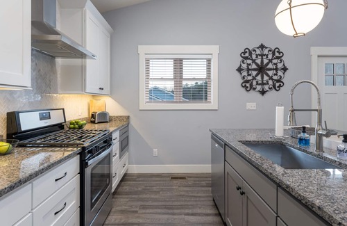 Fairview Casa | Asheville Getaway, un cómodo nivel, minutos a las montañas con vista al centro de Asheville