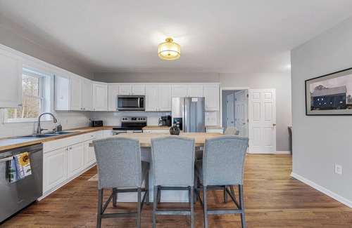 Fletcher Casa | Asheville Home close to Airport! 20 minutes to Biltmore!
