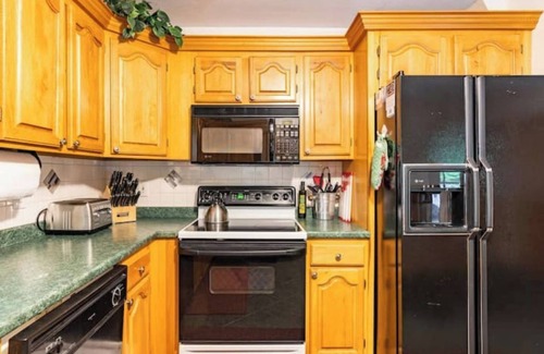 Swannanoa Cabina | Asheville Log Cabin w/ Year-Round Mountain Views!