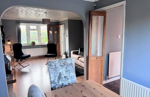 Ashford Casa | Ashford Blissful Retreat Modern 3-Bed House