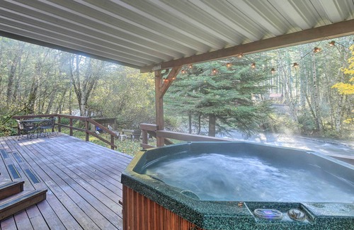 Paradise Estates Cabaña | Ashford Cabin With Hot Tub & Big Creek Views!