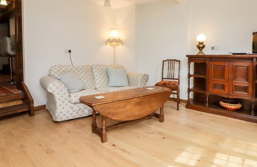 Ashford Bowdler Cabaña | ASHFORD MILL, romantic, character holiday cottage in Ludlow