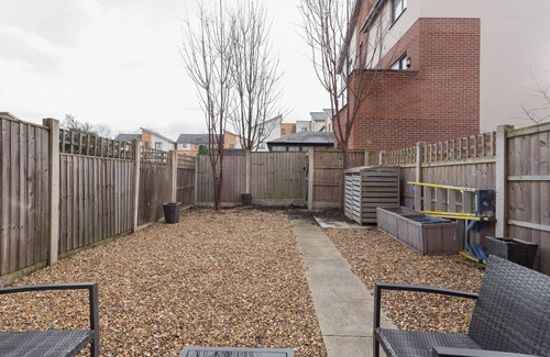 Bletchley Casa | Ashland House - close to Stadium and Shopping Centre