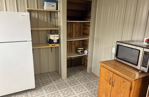 Ashley Apartamento | Ashley, ND Hunting and Fishing Bunkhouse