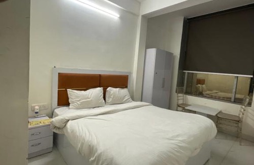 Sector 70 Casa | Ashoka Rooms