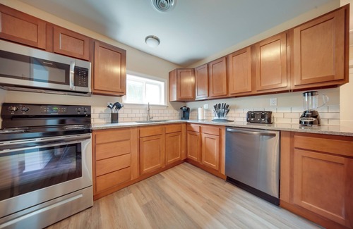 Ashtabula Apartamento | Ashtabula Vacation Rental w/ Covered Balcony
