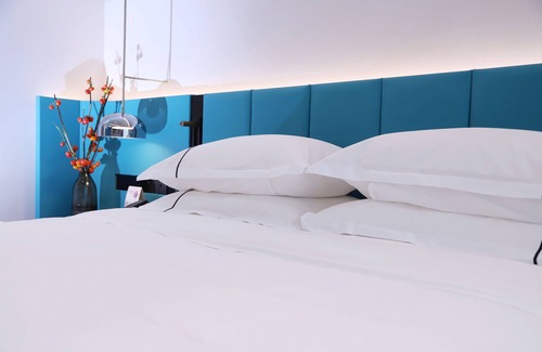 Yuexiu Hotel | Asia International Hotel Guangzhou - Overseas Buyer Registration Services in Hotel & Free Shuttle between Hotel and Exhibition Center during Canton Fair